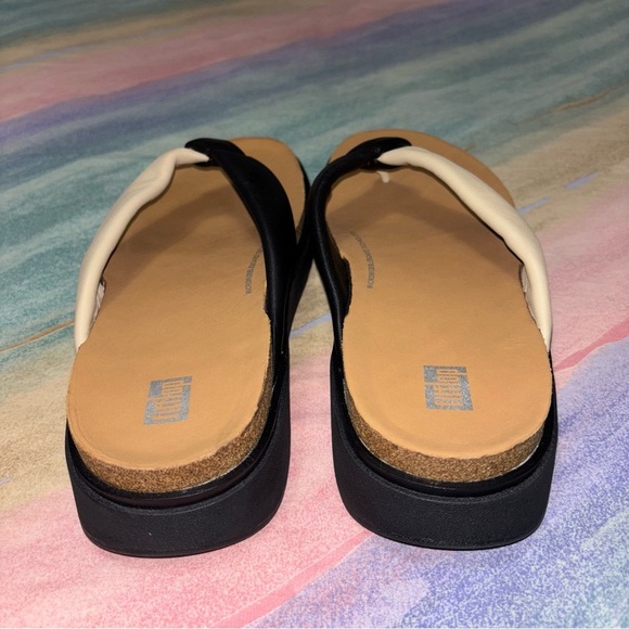 FitFlop GEN-FF Padded-Strap Leather Toe-Post Sandals Latte Beige/Black Size 10 - Picture 7 of 10